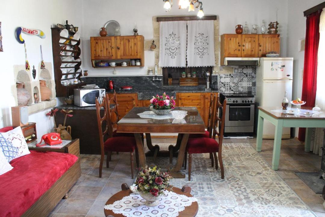 Traditional House Maria Azoyirás Zewnętrze zdjęcie