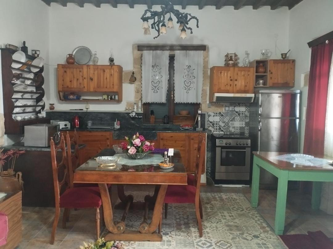 Traditional House Maria Azoyirás Zewnętrze zdjęcie